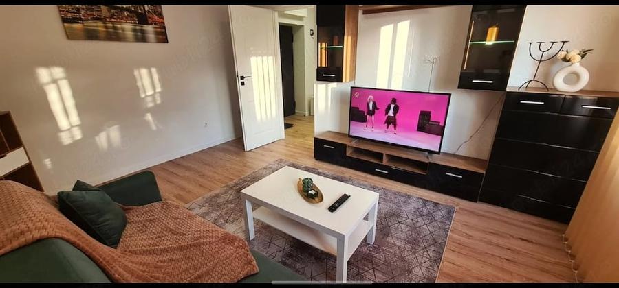 Apartament cu 2 camere decomandat în Calea București