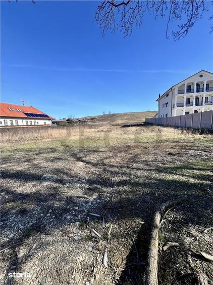 Teren de 3000 mp, în Sânmartin