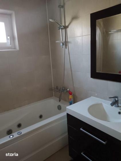 Apartament cu 3 camere decomandat în Siloz