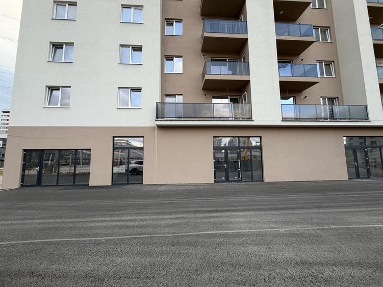 Spațiu comercial, de 557 mp, în Florești