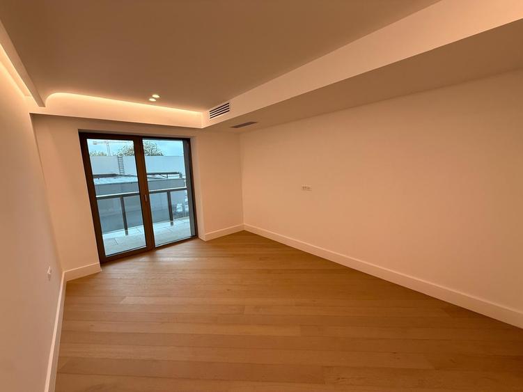 Apartament cu 3 camere în Iancu Nicolae