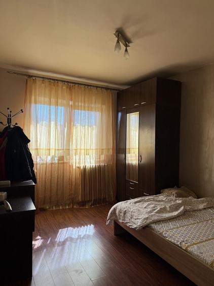 Apartament cu 3 camere decomandat în Aradului