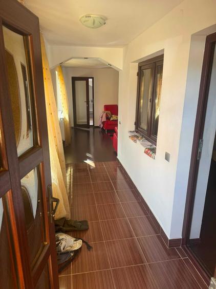 Casă cu 3 camere în Lelești