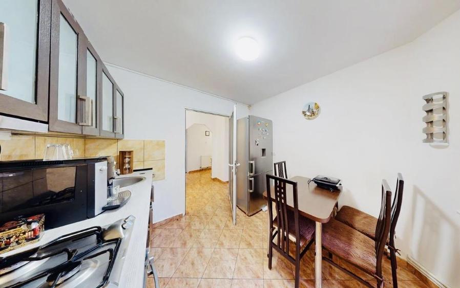 Apartament cu 3 camere decomandat, mobilat în Astra