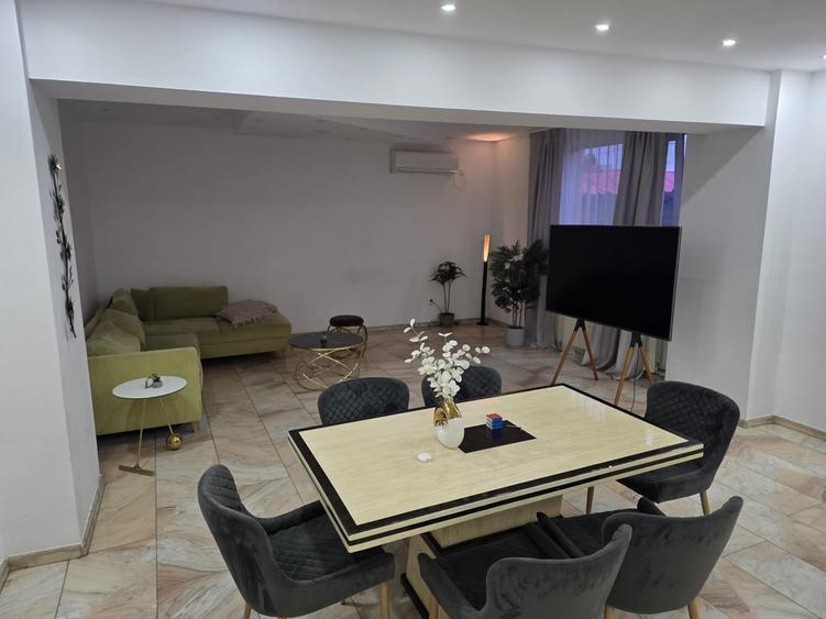 Casă individuală cu 9 camere cu Teren 150 Mp în Brătianu