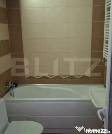 Apartament cu 3 camere decomandat în Nicolina