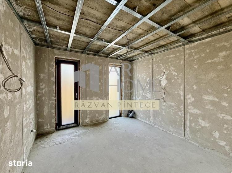 Casă cu 5 camere cu Teren 1095 Mp în Plopu