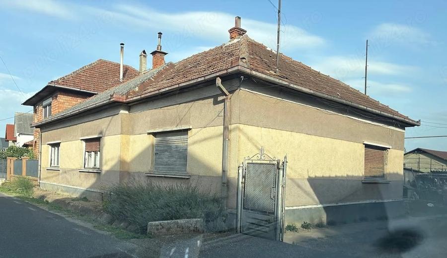 Casă cu 6 camere cu Teren 1600 Mp în Central
