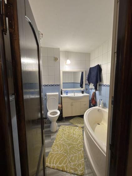 Apartament cu 3 camere decomandat în Exterior Vest