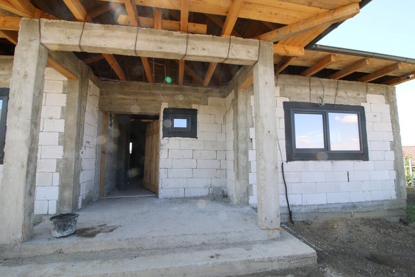 Casă individuală cu 4 camere cu Teren 605 Mp în Vânători