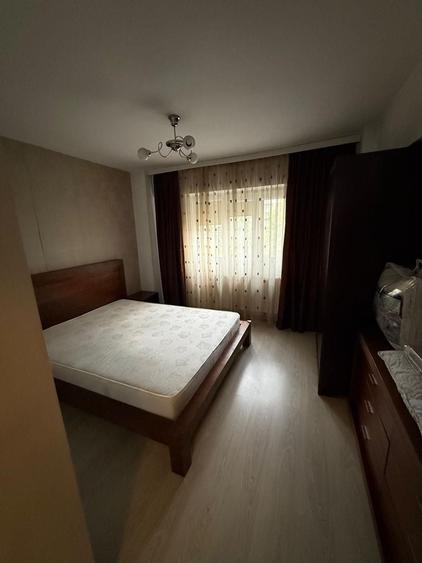 Apartament cu 3 camere decomandat în Banu Manta