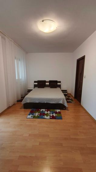 Apartament cu 3 camere decomandat în Drumul Taberei