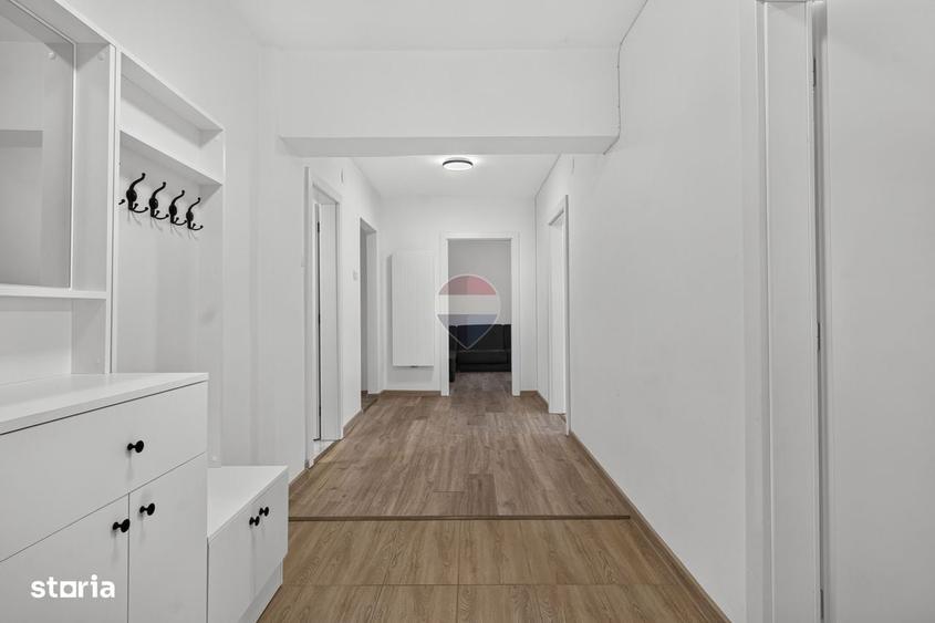 Apartament cu 4 camere în Polivalentă