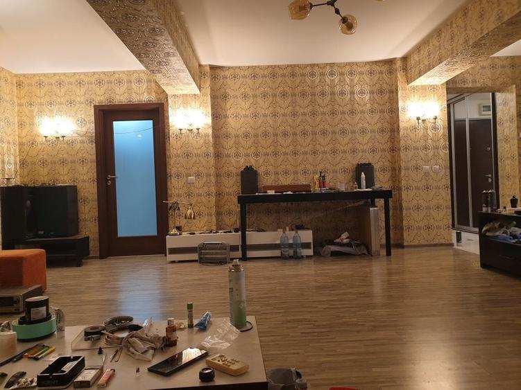 Apartament cu 4 camere semidecomandat în Central