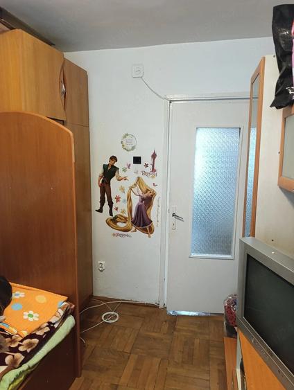 Apartament cu 3 camere decomandat în Precista