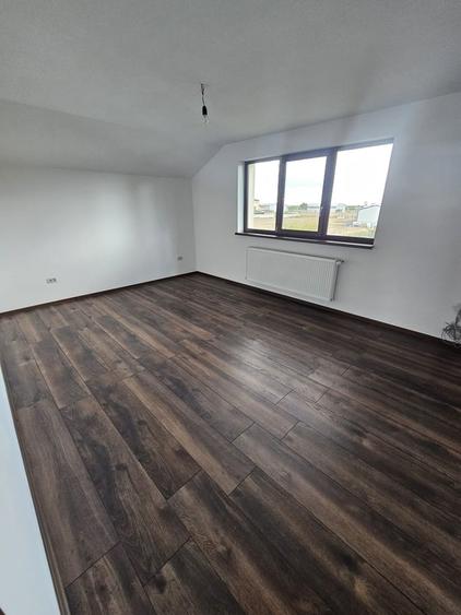 Casă cu 5 camere cu Teren 521 Mp în Balotești