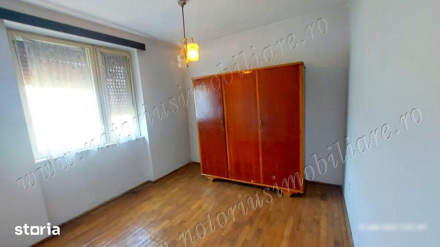 Apartament cu 3 camere semidecomandat în Est