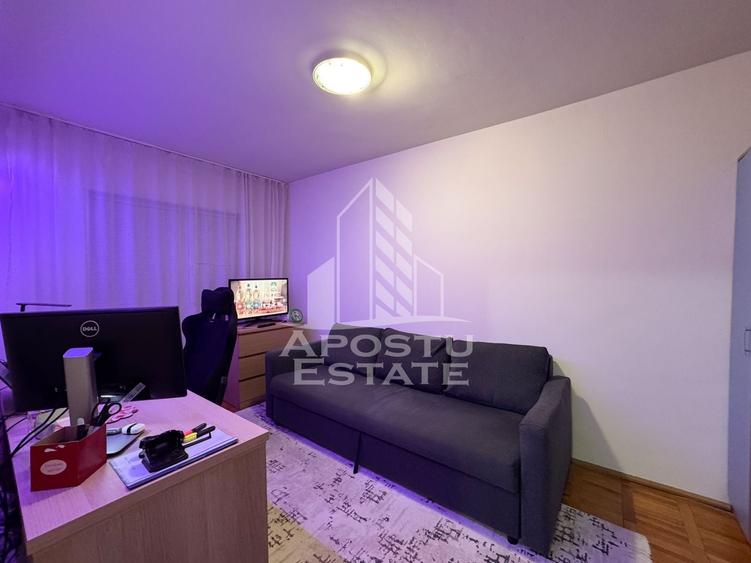 Apartament cu 3 camere decomandat în Girocului