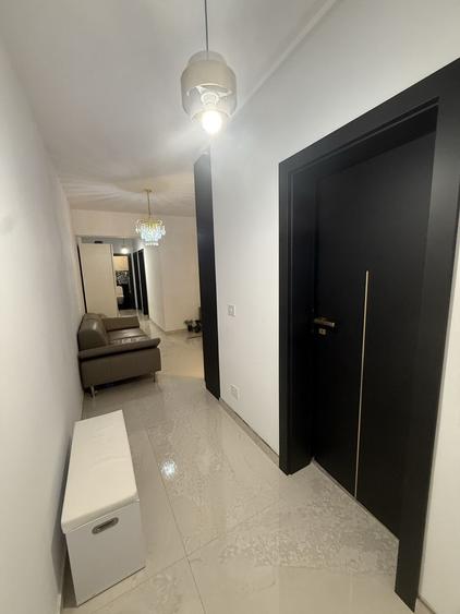 Apartament cu 3 camere decomandat în Floreasca