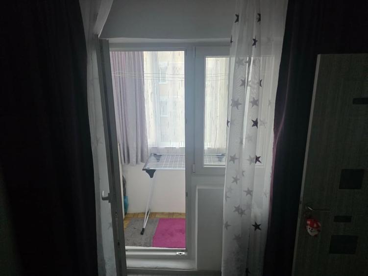 Apartament cu 3 camere semidecomandat, mobilat în Șagului