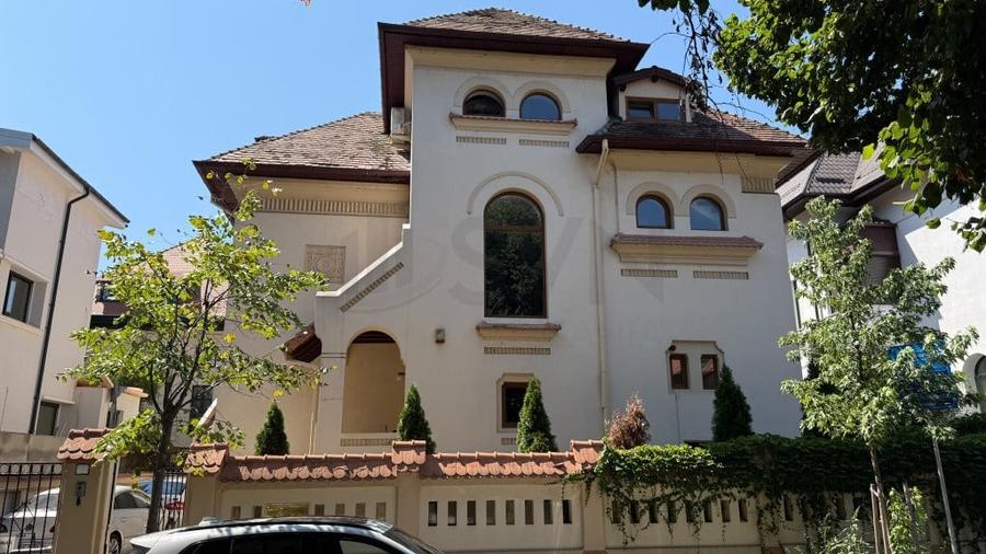 Casă cu 5 camere cu Teren 420 Mp în Dorobanți