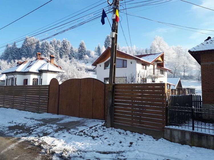 Casă cu 4 camere în Central