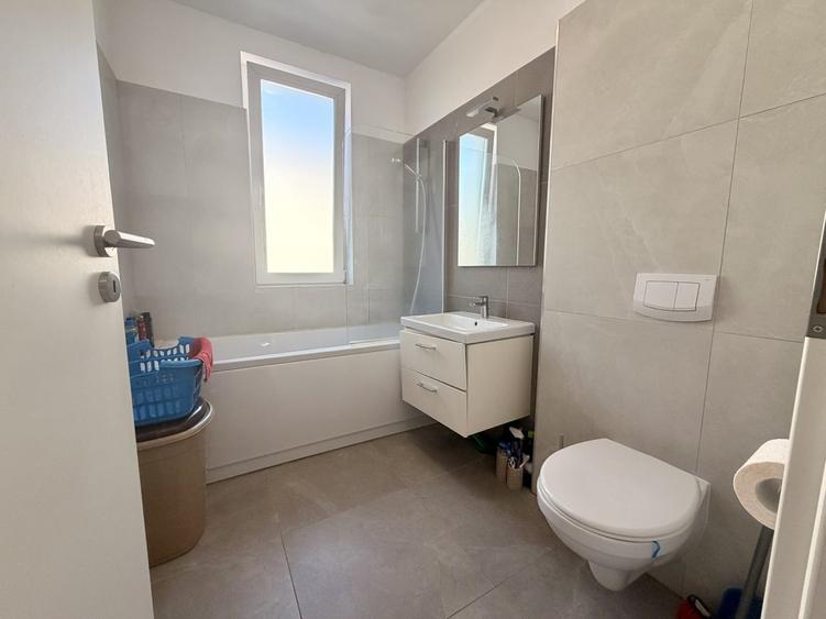 Apartament cu 3 camere decomandat, mobilat în Dumbrăvița