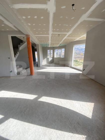 Casă individuală cu 4 camere cu Teren 2900 Mp în Exterior Sud