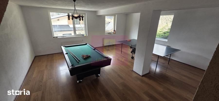 Casă cu 9 camere cu Teren 400 Mp în Zamora