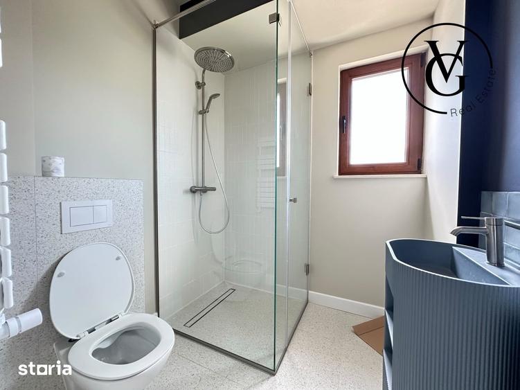 Casă cu 6 camere decomandat cu Piscina în Sud