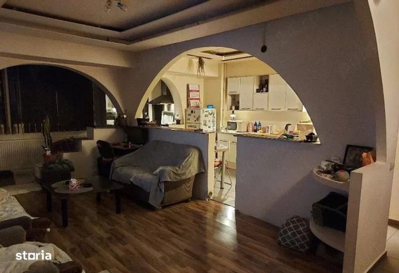 Apartament cu 3 camere decomandat în Titulescu