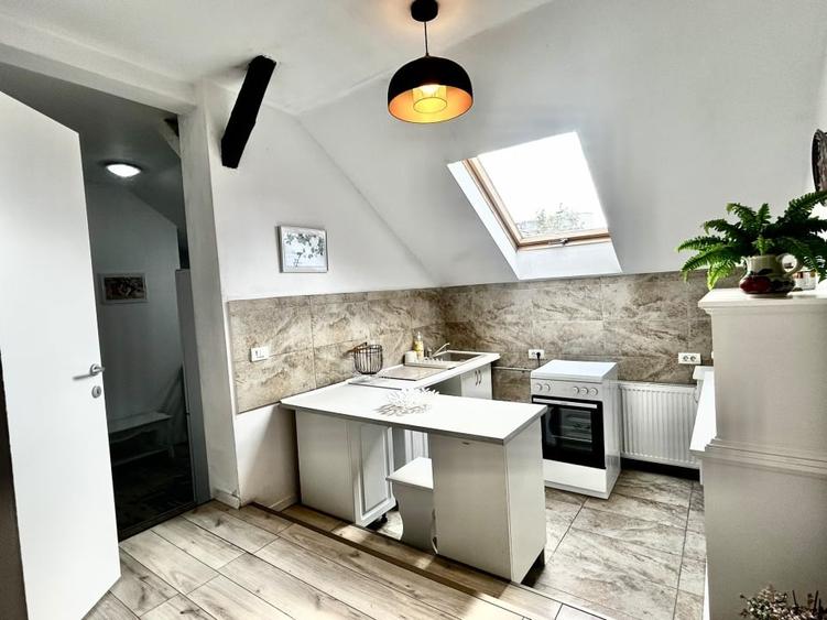 Apartament cu 4 camere decomandat, mobilat în Bălcescu