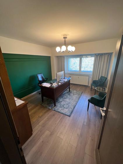 Apartament cu 4 camere semidecomandat, mobilat în P-ța Unirii