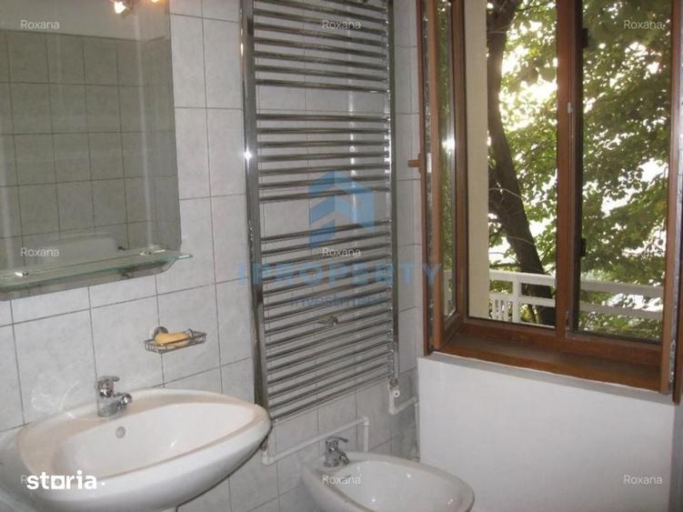 Apartament cu 6 camere în Romană