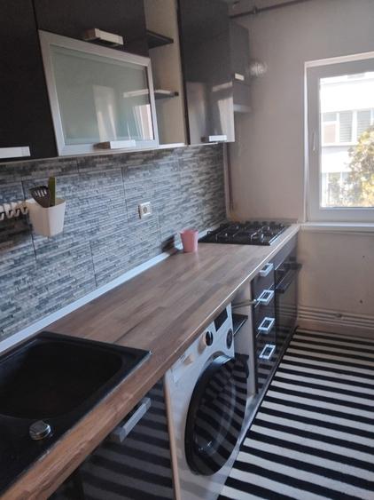Apartament cu 3 camere decomandat, mobilat în Casa de Cultură