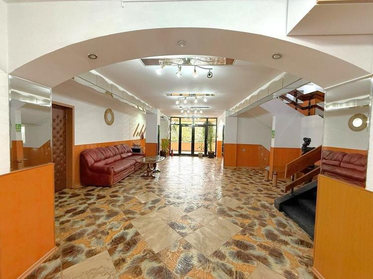 Spațiu comercial, de 1,441 mp, în Central