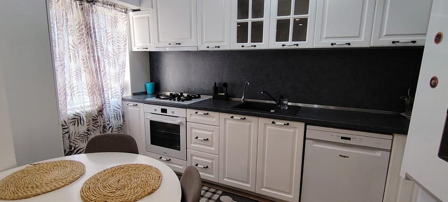 Apartament cu 4 camere decomandat în Central