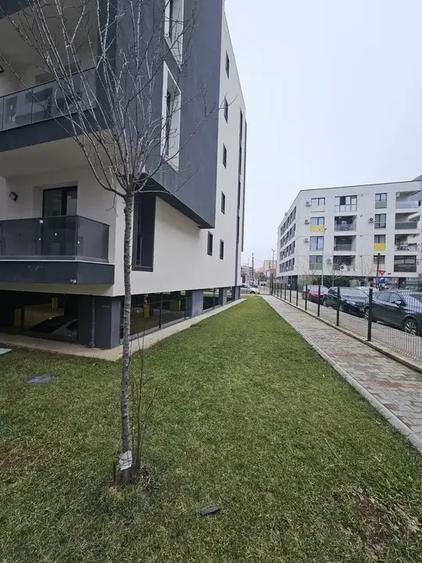 Apartament cu 3 camere semidecomandat în Theodor Pallady
