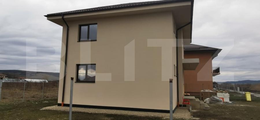 Casă individuală cu 4 camere cu Canalizare în Jucu de Sus
