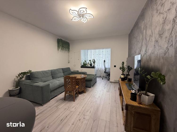 Apartament cu 3 camere semidecomandat, mobilat în Soarelui