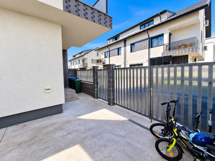 Duplex cu 5 camere cu Canalizare în Central