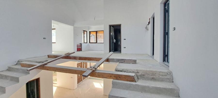 Casă individuală cu 9 camere cu Canalizare în Bartolomeu