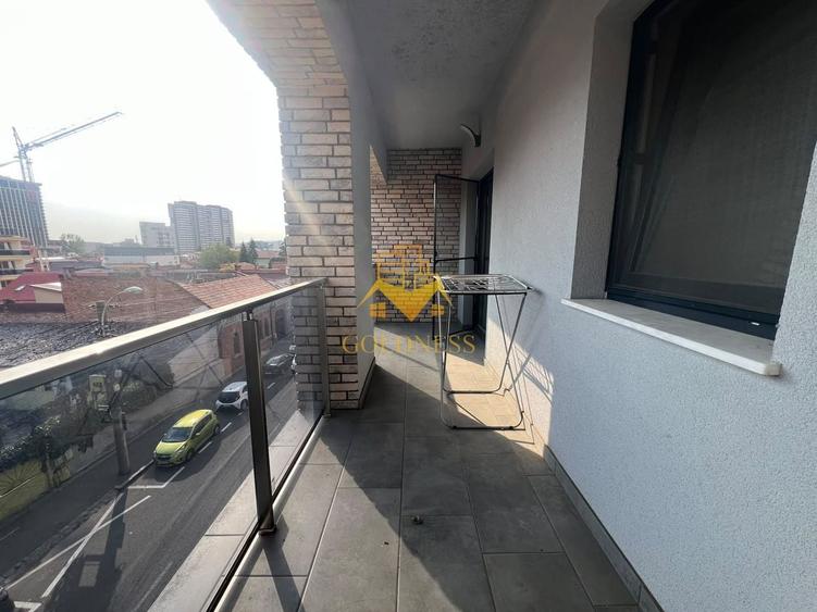 Apartament cu 3 camere, mobilat în Central