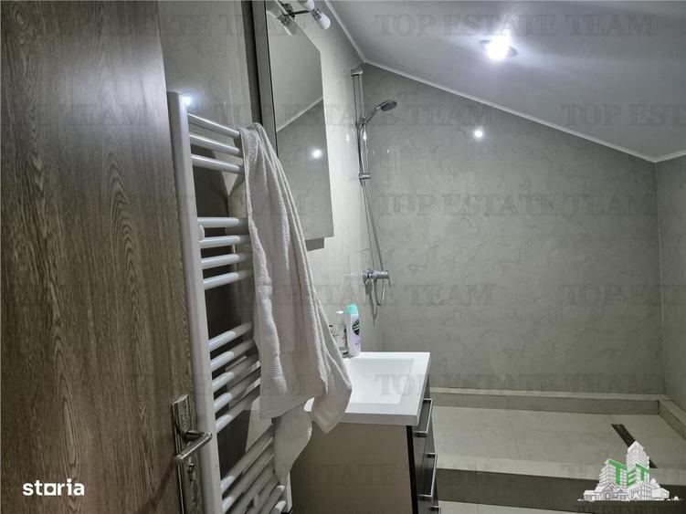 Casă cu 4 camere în Palazu Mare