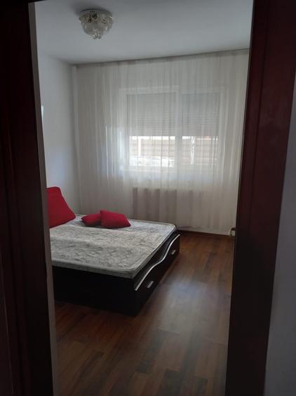 Apartament cu 3 camere semidecomandat în Chiajna