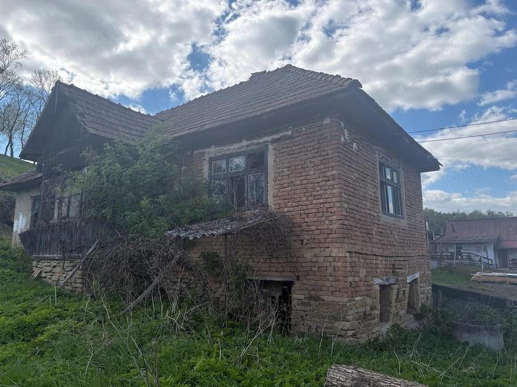 Casă cu 3 camere cu Teren 10 Mp în Sântioana