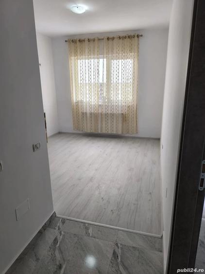 Garsonieră decomandată în Roșu
