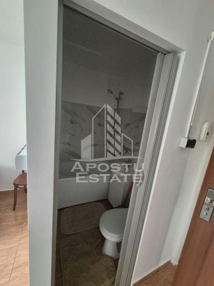 Garsonieră semidecomandată, mobilată în UMT
