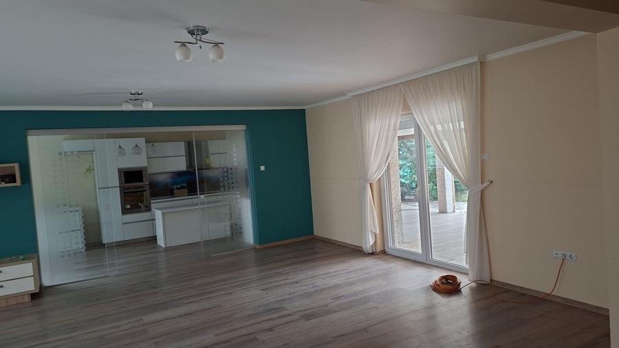 Casă cu 4 camere în Paleu