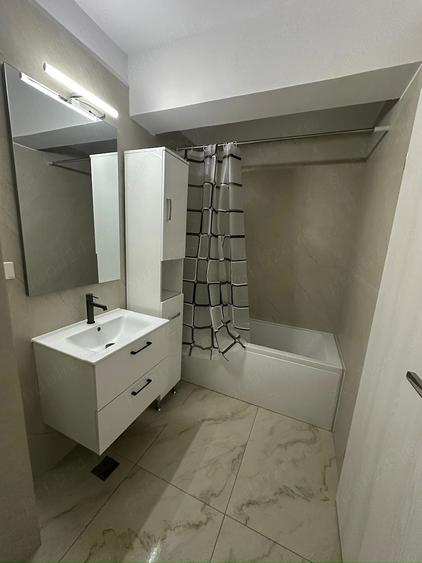 Garsonieră decomandată în Vest